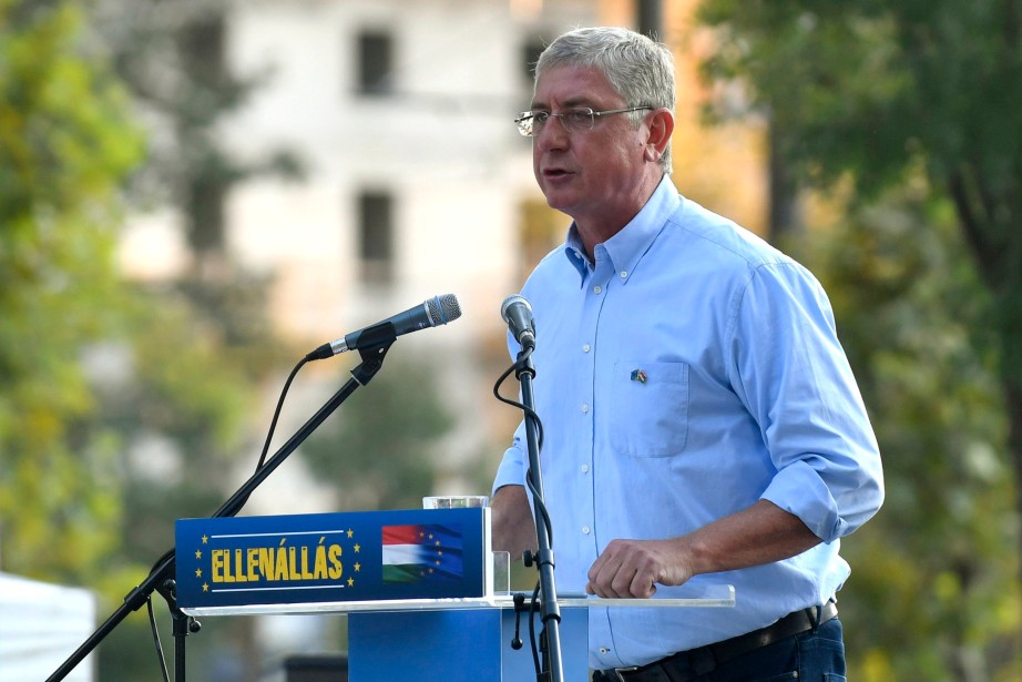 Gyurcsány megint tüntetett