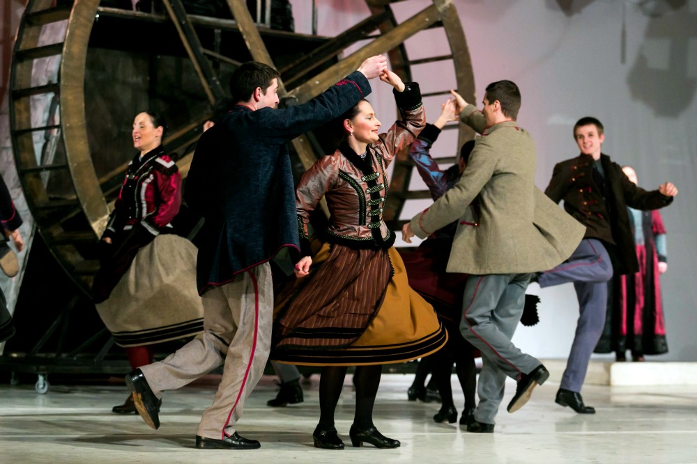 Vágják az erdei utat