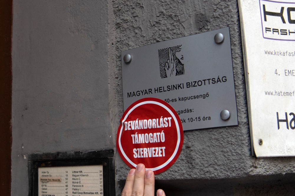 A Helsinki Bizottság külföldön is panaszt tesz