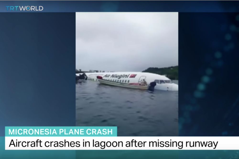 A tengerben landolt egy repülőgép