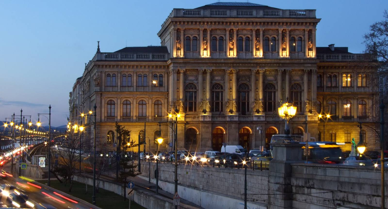 Részleges megállapodás az Akadémiával