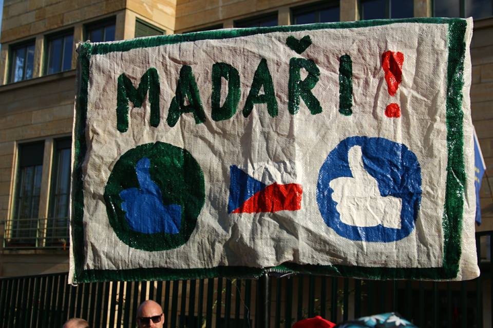 Magyarország mellett tüntettek Prágában