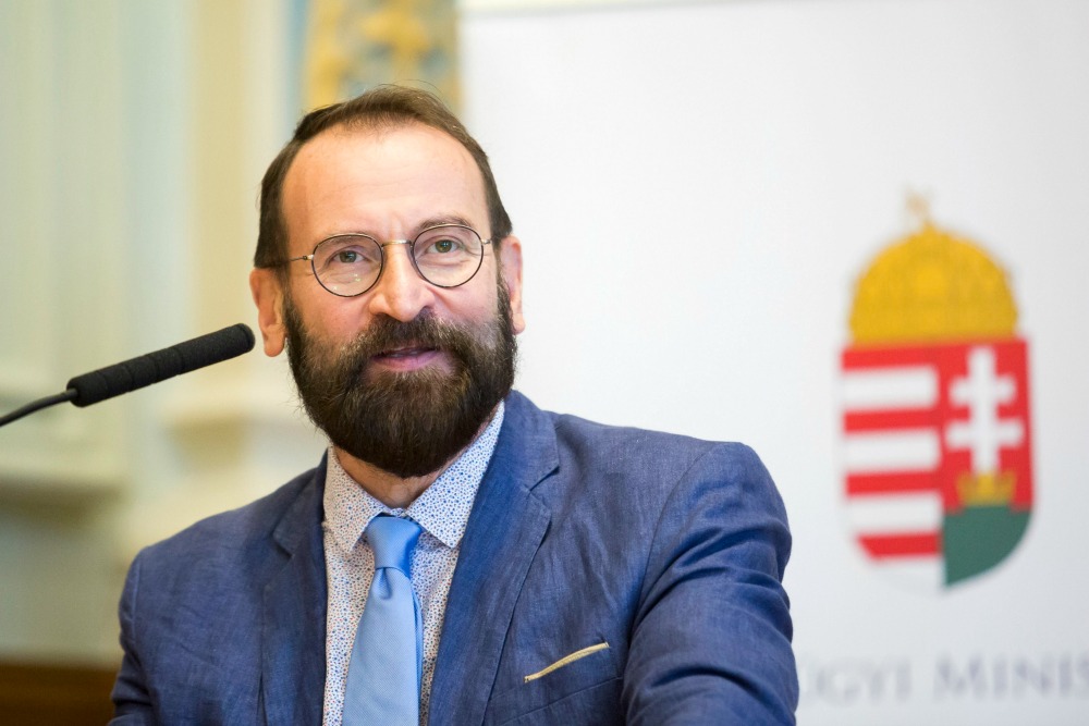 Szájer József: reménykedünk, hogy változást hoz az új bizottság