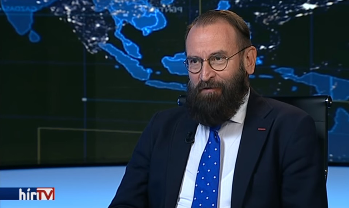 Szellemi háborút folytatnak ellenünk