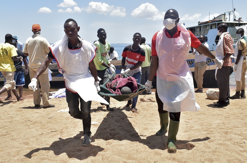 Kimentették a gépészt a két napja elsüllyedt kompból