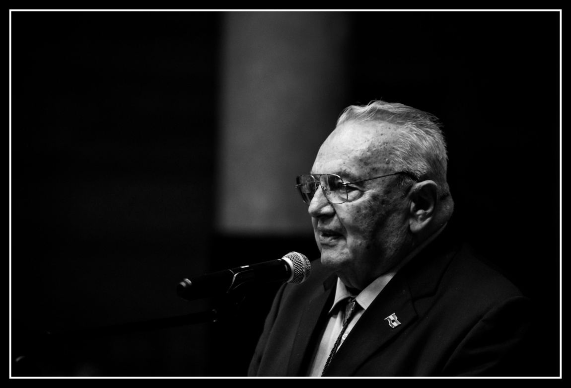 Elhunyt Bőzsöny Ferenc