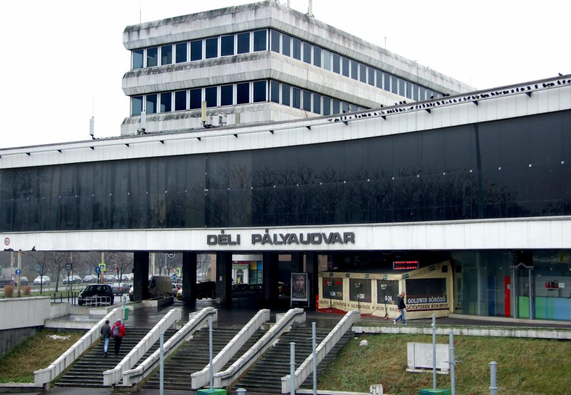 Robbanótestet találtak a Déli pályaudvaron