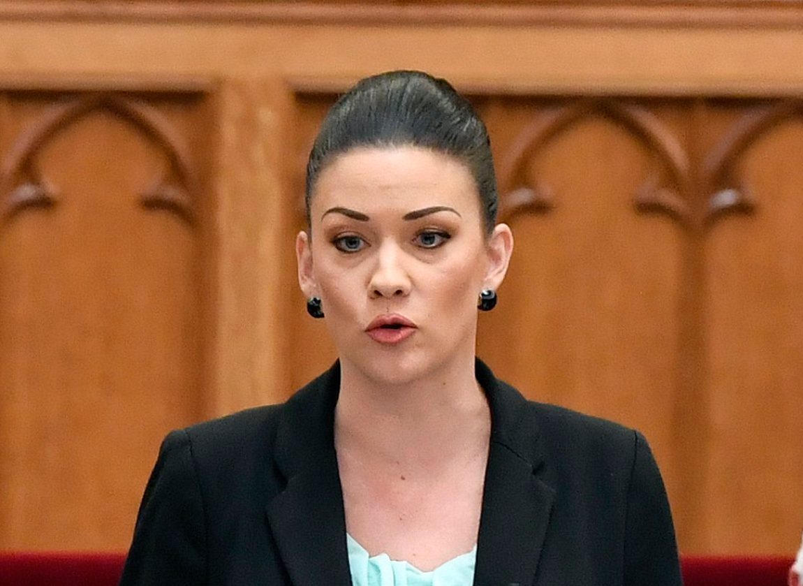 Esküszegés politikai haszonért