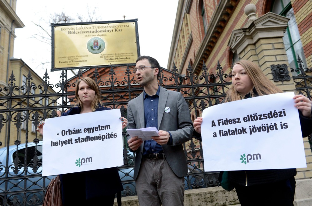 Népszavazást kezdeményez a Párbeszéd