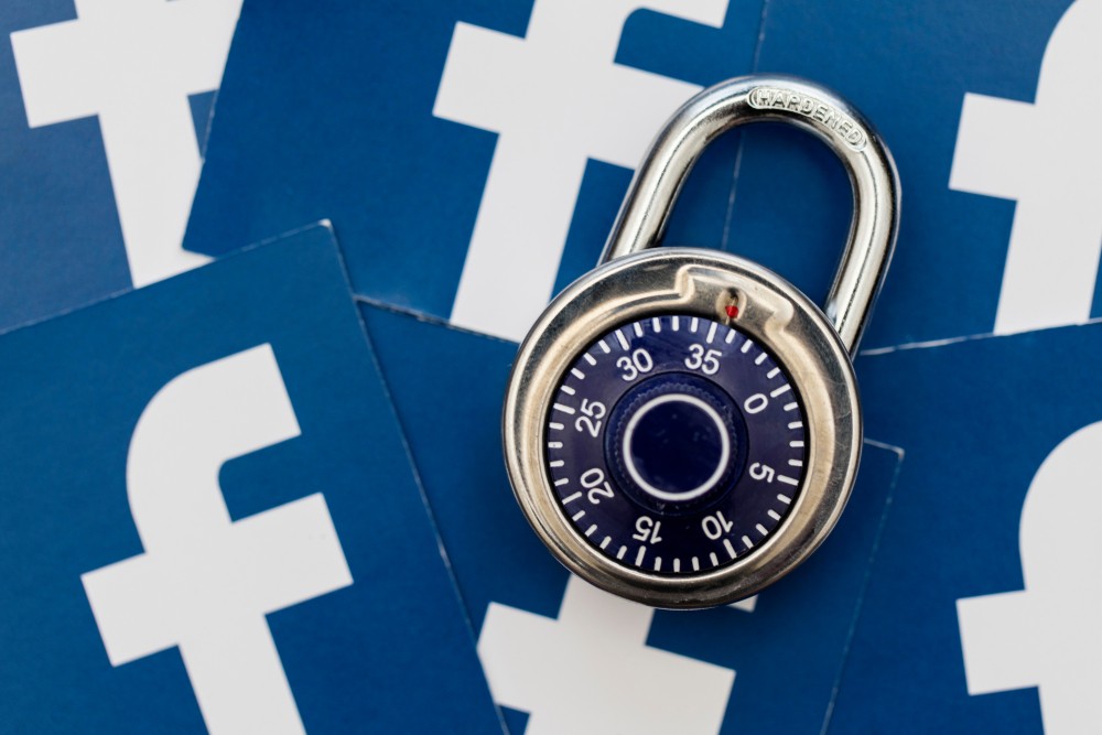 Sorra kapcsolják le az alternatív média oldalait