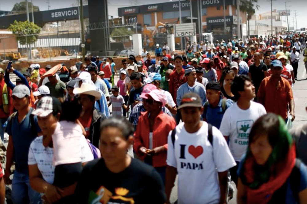 Hatalmas migránscsapat tart Amerika felé