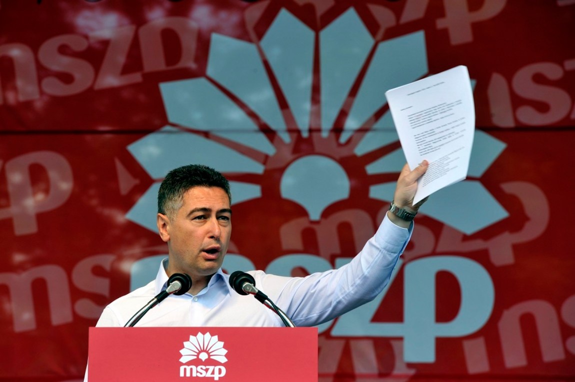 Szocik: fizessen a kormány