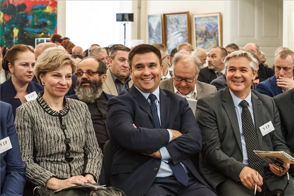 Klimkin visszavonulót fújt?