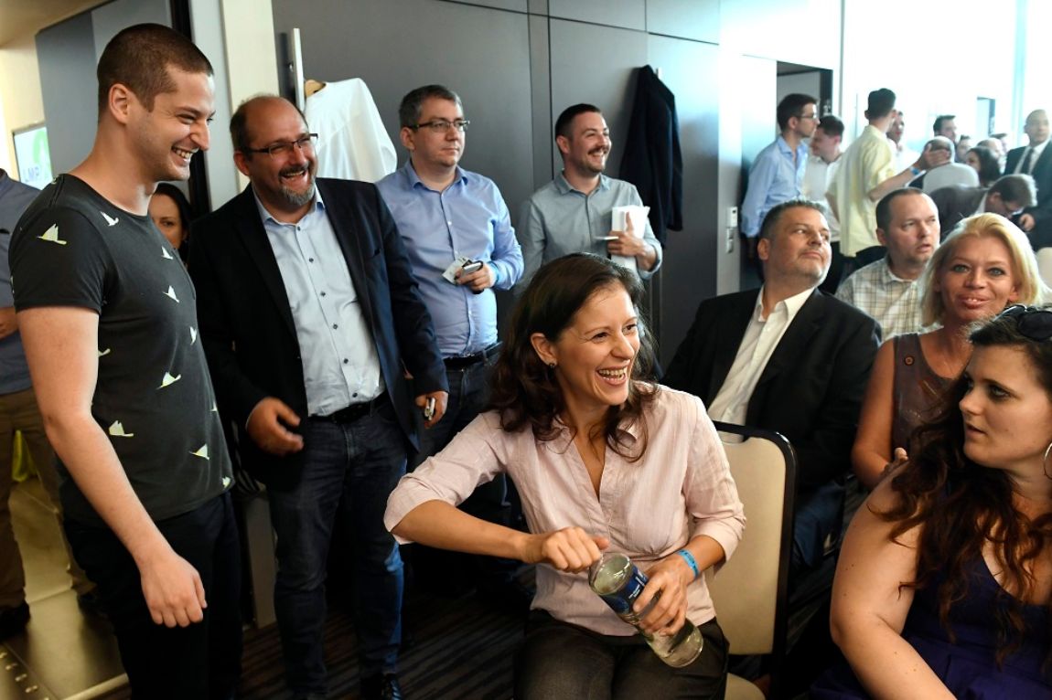 Egységét demonstrálná az LMP-frakció