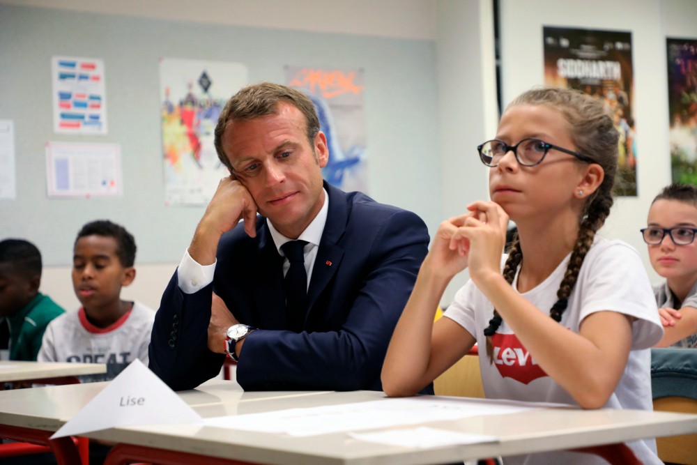 Macron elfogadta belügyminisztere lemondását