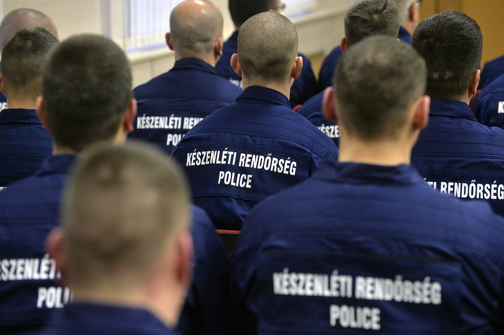 Ötmillió magyar büszke a rendőrökre
