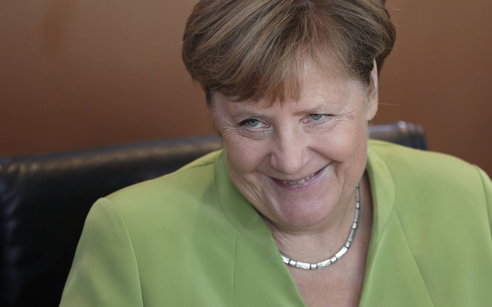 Merkel irányítaná az illegális bevándorlást