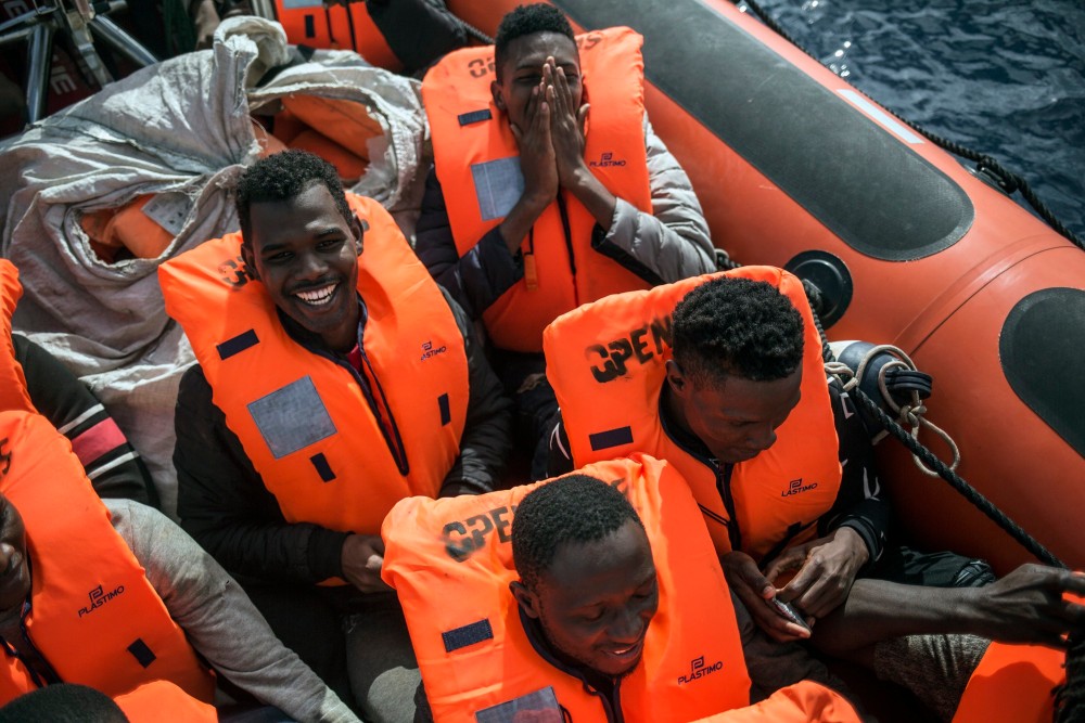 Migránsokat mentettek ki a Földközi-tengeren