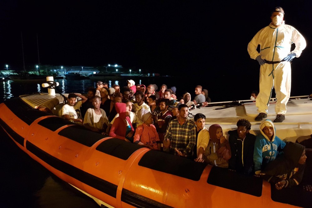 Migránsok érték el Lampedusa szigetét