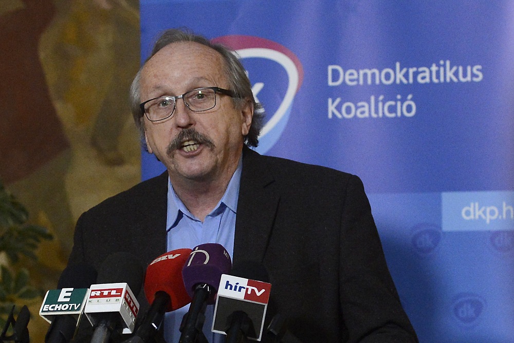 DK: a CEU-ügy a kormány gyengeségét jelzi