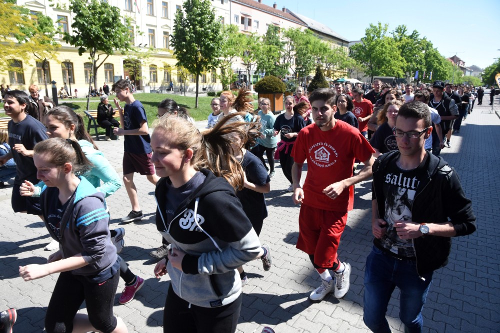 Kétszázezer kilométer a cél