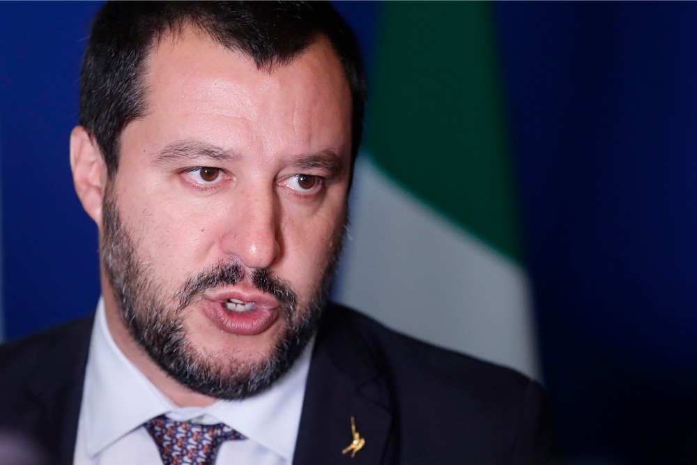 Elrendelték a migránsok elköltöztetését