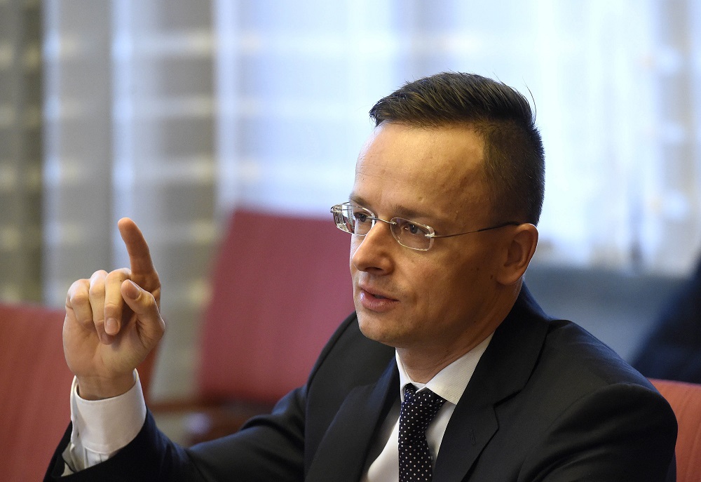 A magyar kormány nem hátrál