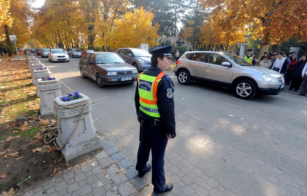 Fokozott rendőri jelenlét lesz az utakon