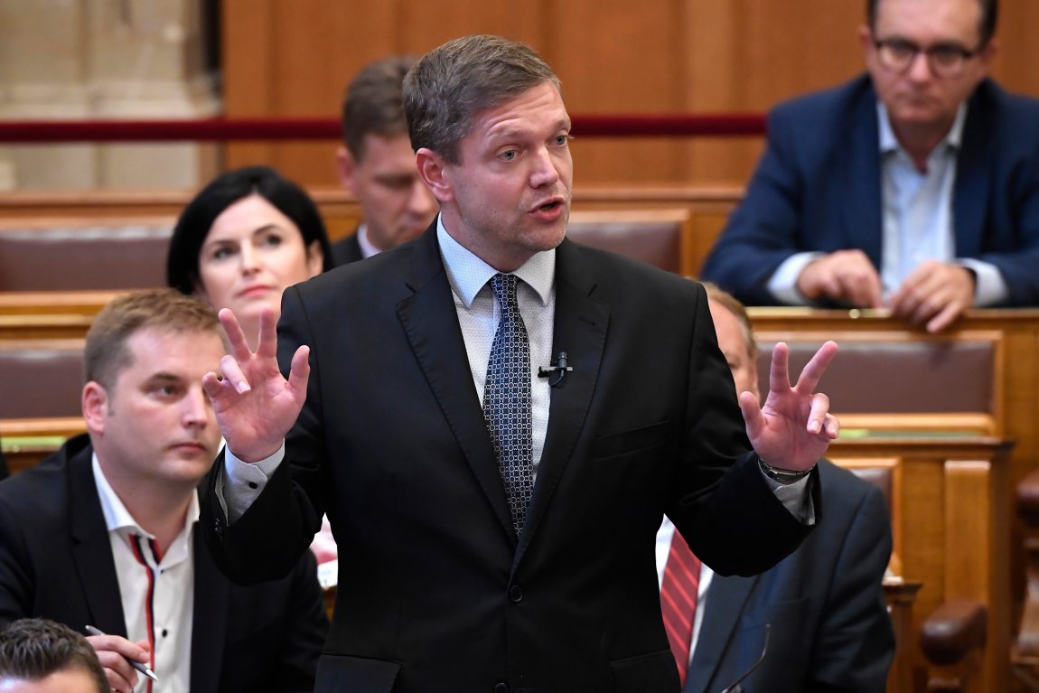 Kétszer annyit költöttek, most kritizálnak