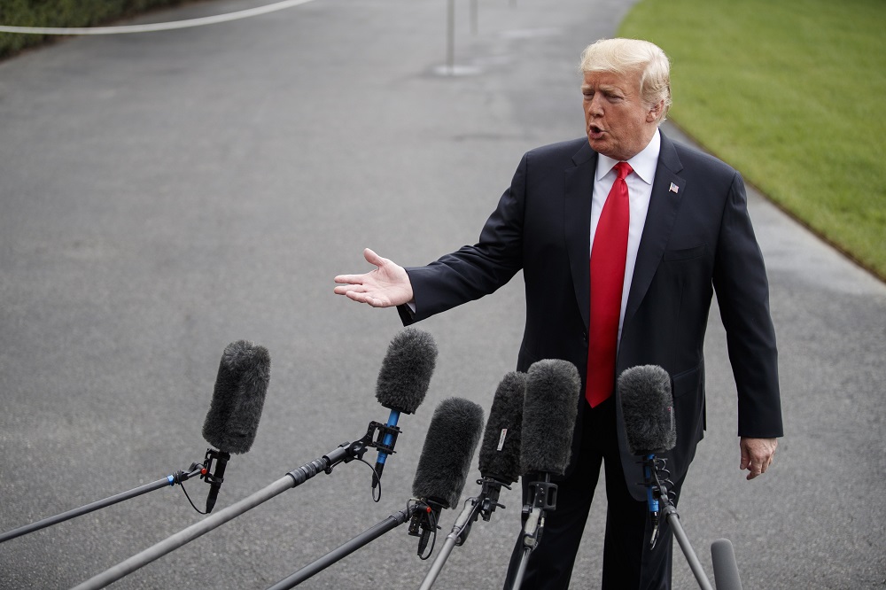 Az amerikai nép nevében kért bocsánatot Donald Trump