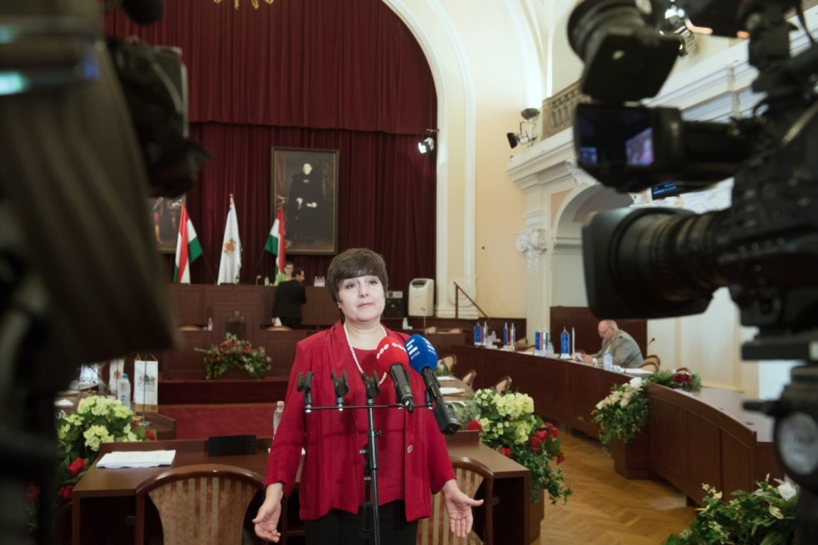 A Párbeszéd szerint kétszer annyit fizet a lakosság