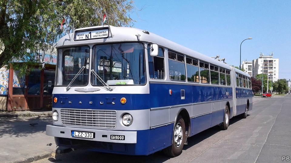 Nosztalgiavillamosok és felújított Ikarusok