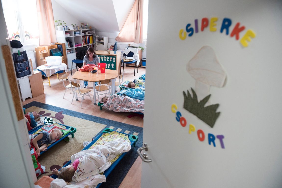 A kormány támogatja a karrier és a gyermekvállalás összeegyeztetését