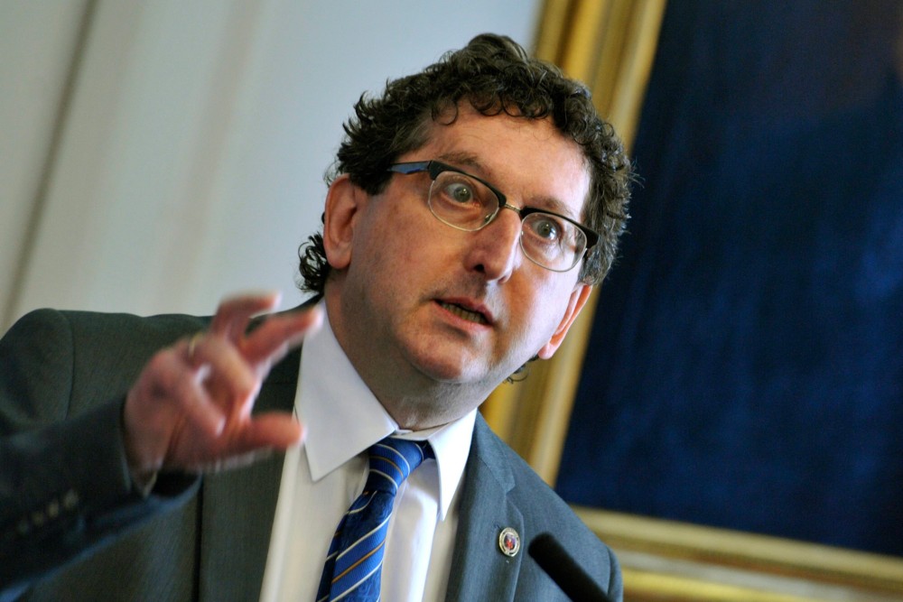 Csaba László kitalált története a Népszavában