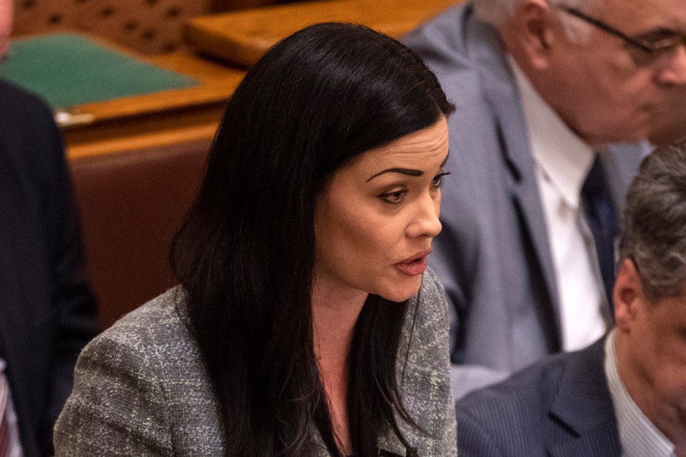 Visszahívnák Demeter Mártát