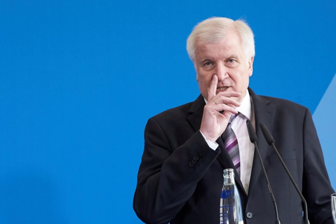 Seehofer lemond a CSU elnökségéről