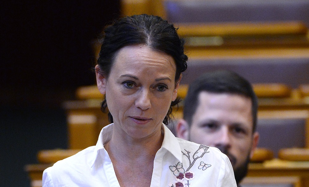 Szabó Tímea Orbán Viktornak: ​​​​​​​„Nem szégyelli magát?”