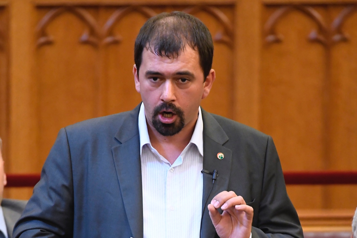 Szávay lemondott, a főszerkesztő távozott