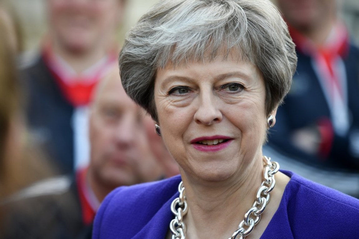 Bizalmatlanság Theresa May ellen