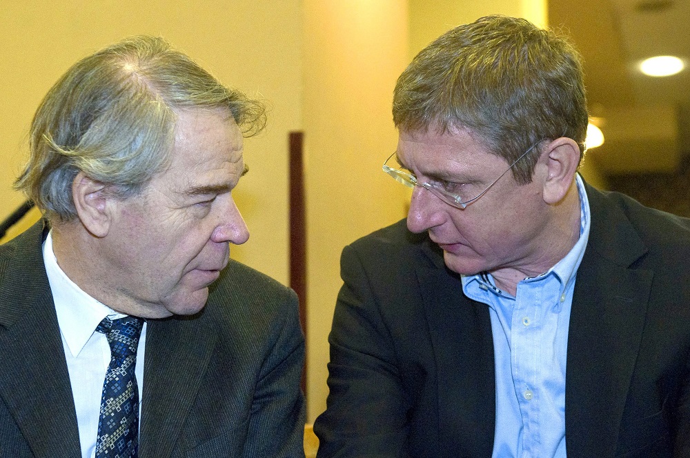 Migránsokat támogatnának a magyar családok helyett