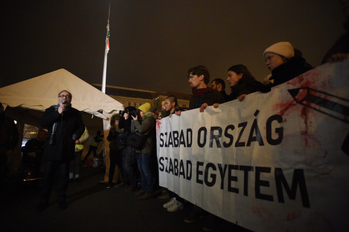 Bűnözői körök is részesei a zavargásoknak