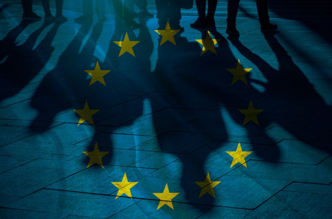 Minden fronton támadnak