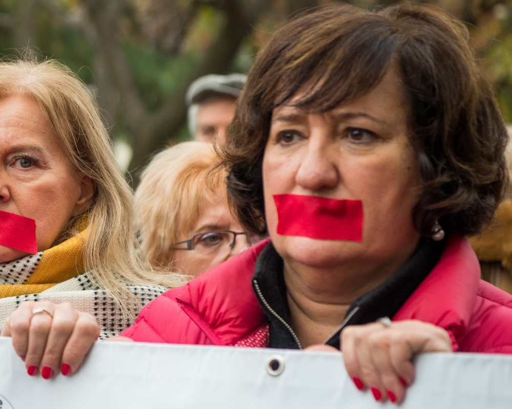 Szocik: a kormánynak „nem dolga bugyikban turkálni”