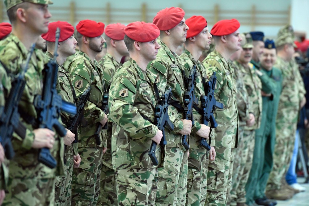 Magyarországon összeszerelt fegyvereket kaptak a katonák