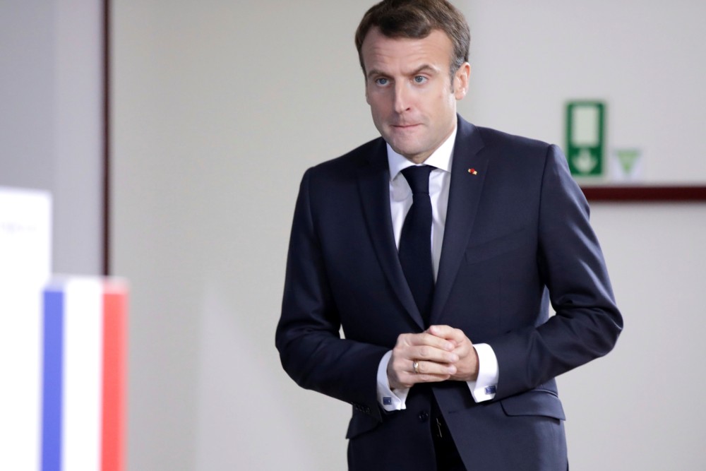 Mélyponton Macron népszerűsége