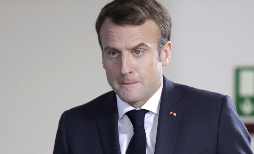 Le Monde: Macron feketebárány lett Magyarországon