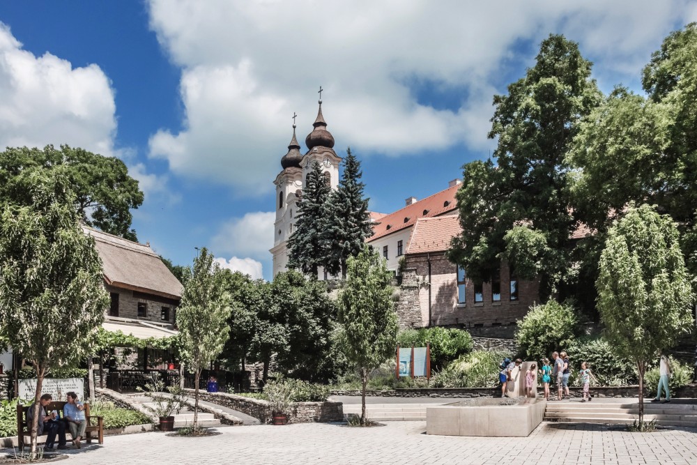 Még szebb lesz a tihanyi apátság és környezete