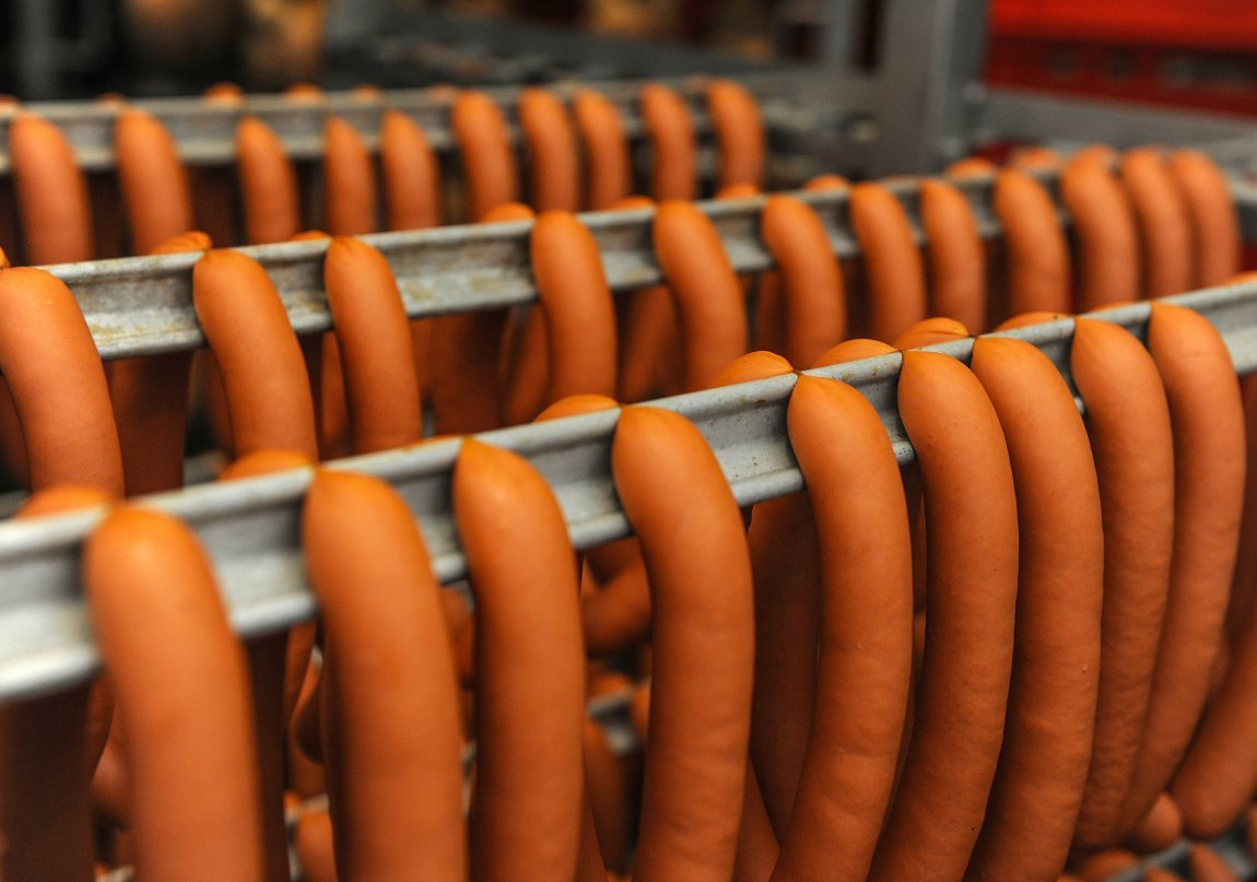 Három virsli gyártónál találtak problémát