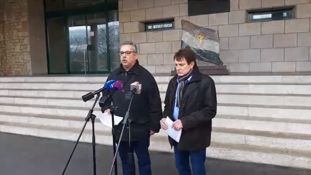 Ukrán munkásokkal riogat a DK