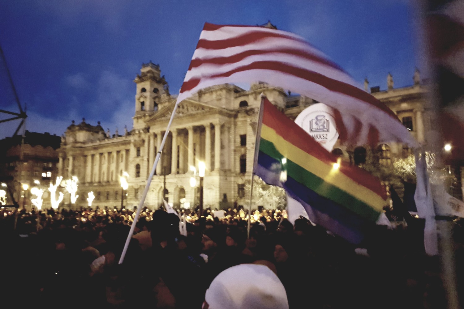 Zászlók a szélben